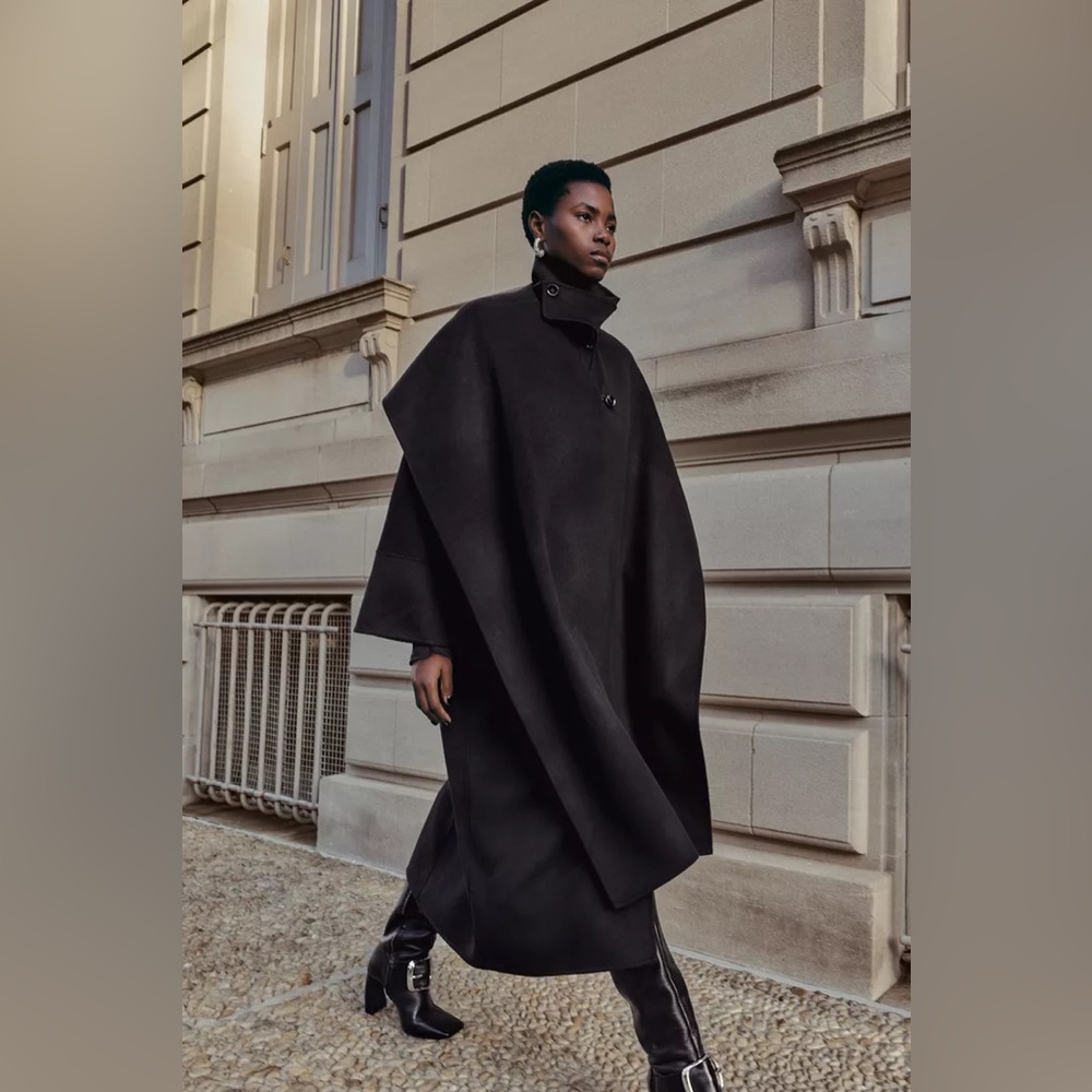 WOOL BLEND SCARF COAT ZW COLLECTION

Elegant Black Cape Coat. WOW